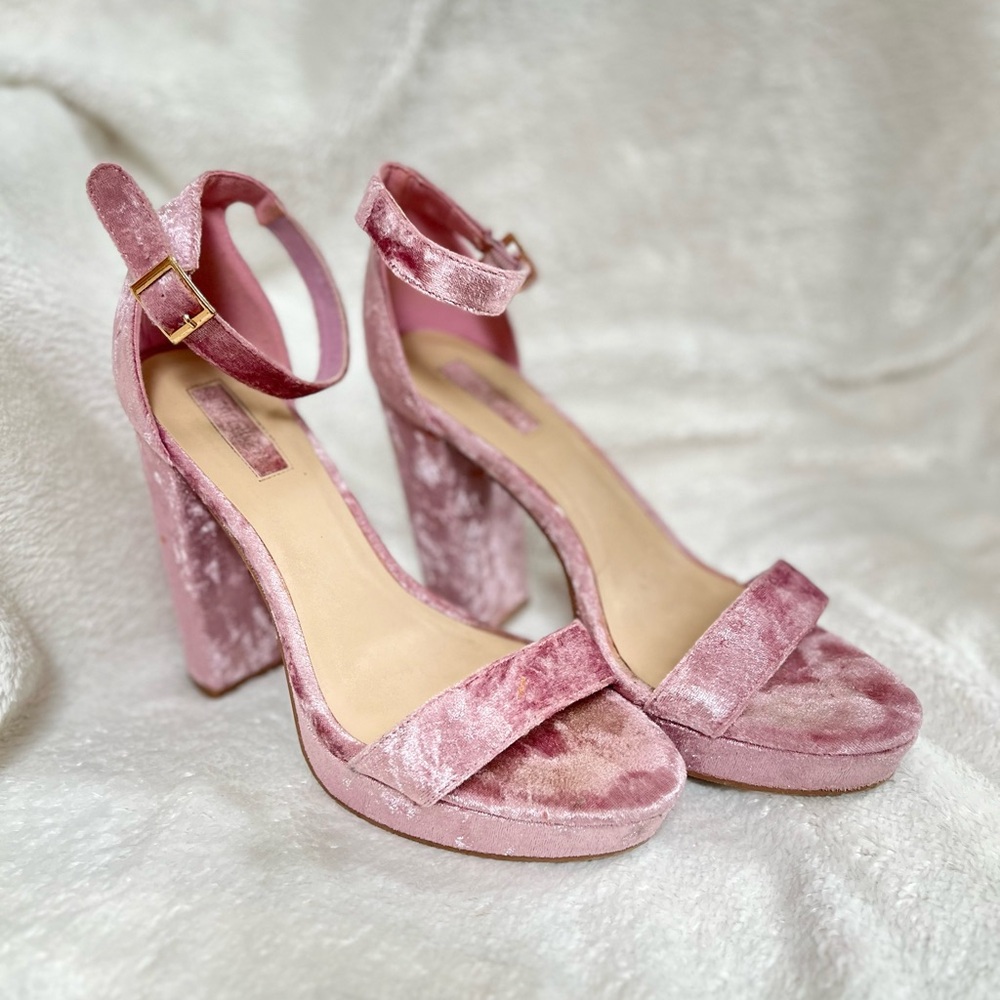 SANDALS YARO CHUNKY HEEL ANKLE STRAP
PINK VELVET